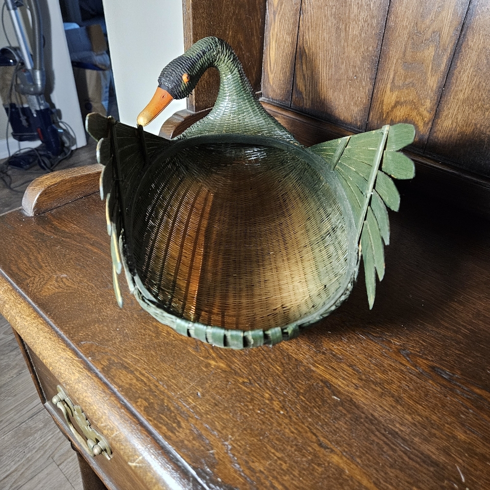 Vintage Canadian Duck Green and Orange Shaped Basket . - Picture 7 of 12